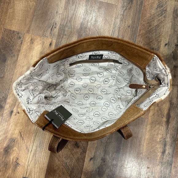 Myra Fawn & White Hairon Shoulder Bag - Picture 5 of 12